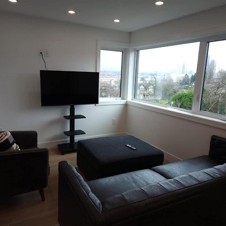 Signature Luxe Top-Floor Townhouse 2Br, 3Ba With Stunning Views 밴쿠버 외부 사진
