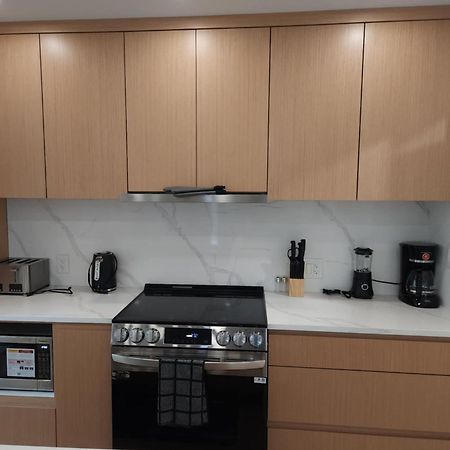 Signature Luxe Top-Floor Townhouse 2Br, 3Ba With Stunning Views 밴쿠버 외부 사진