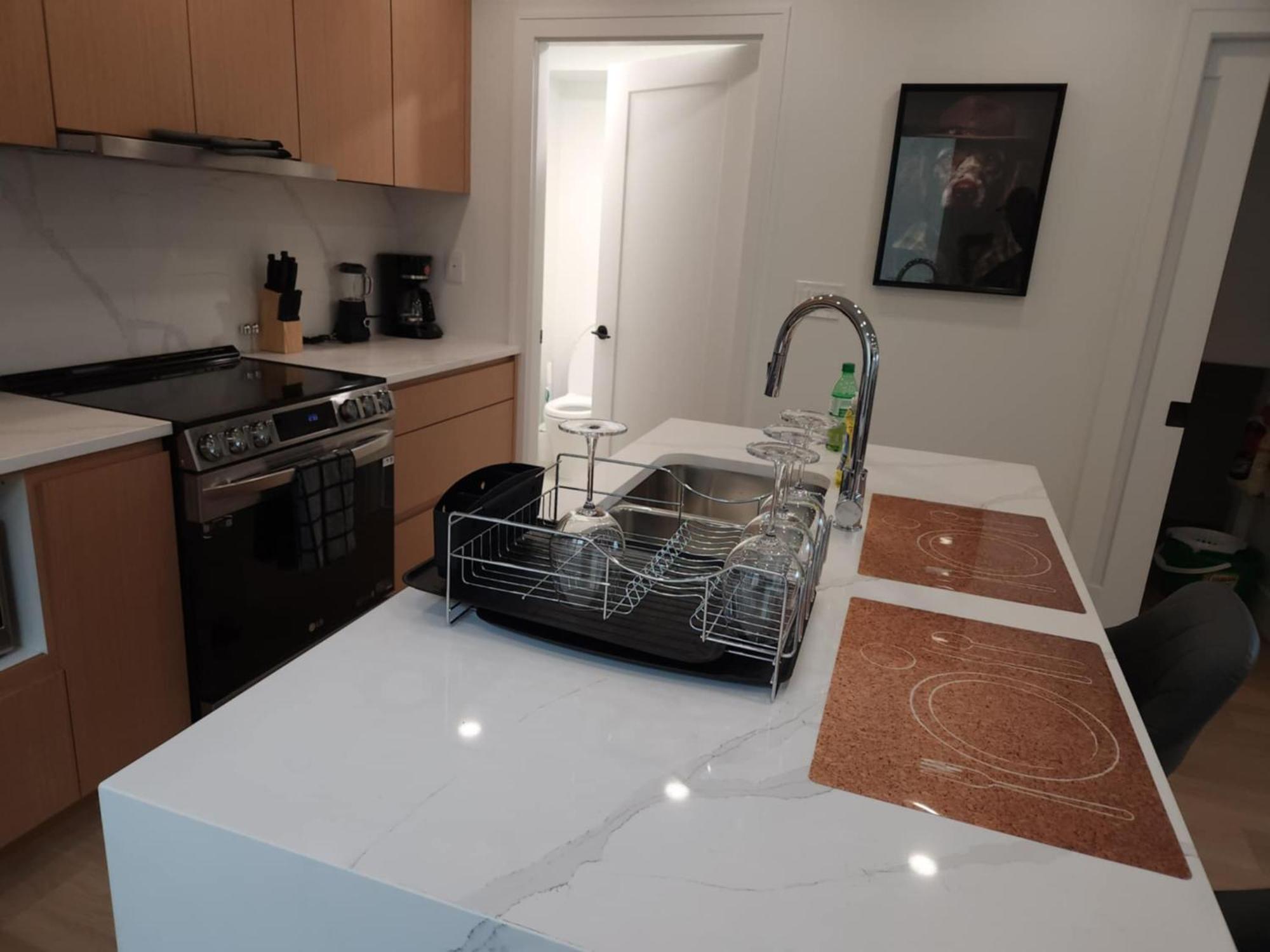 Signature Luxe Top-Floor Townhouse 2Br, 3Ba With Stunning Views 밴쿠버 외부 사진