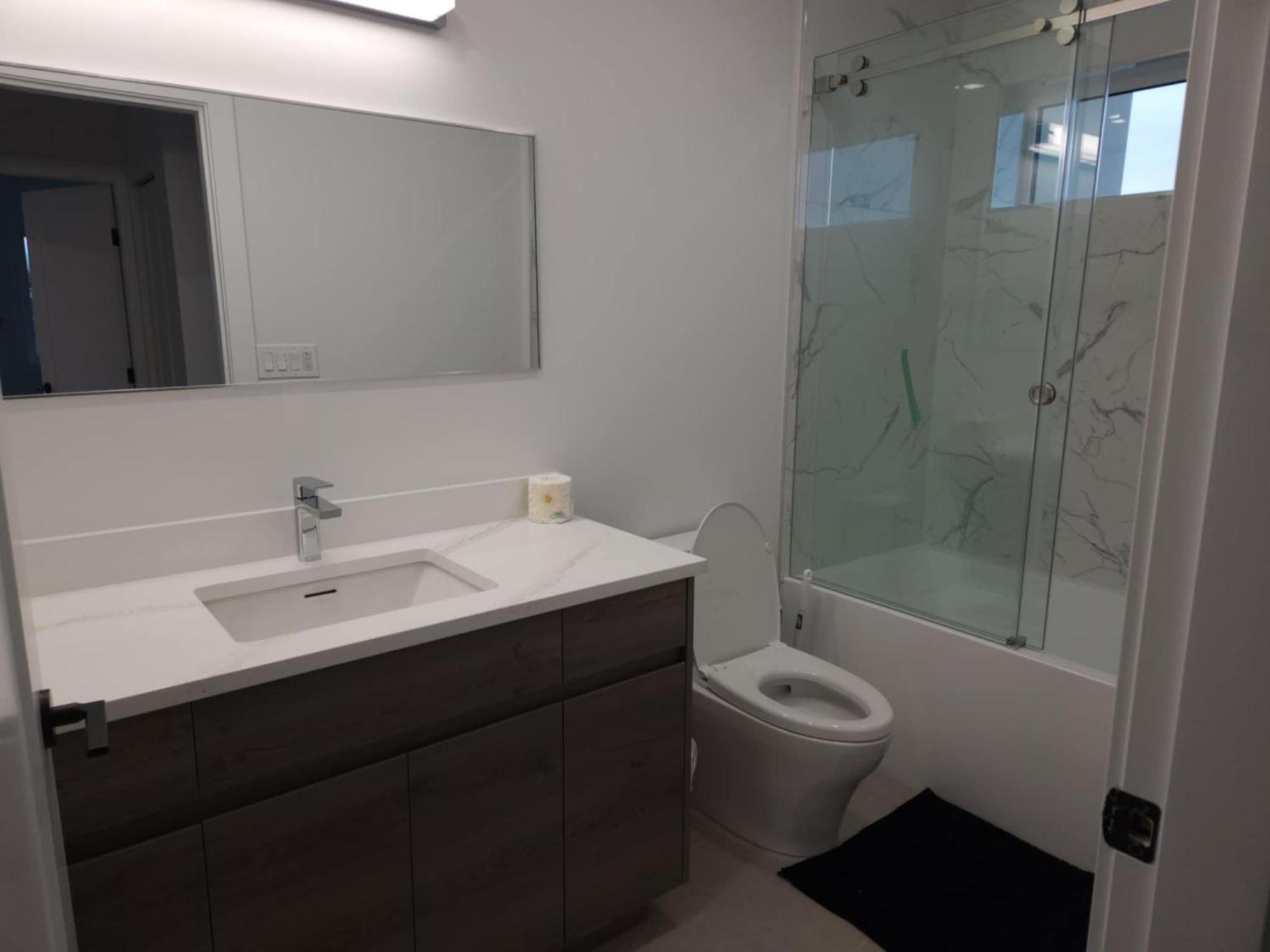 Signature Luxe Top-Floor Townhouse 2Br, 3Ba With Stunning Views 밴쿠버 외부 사진
