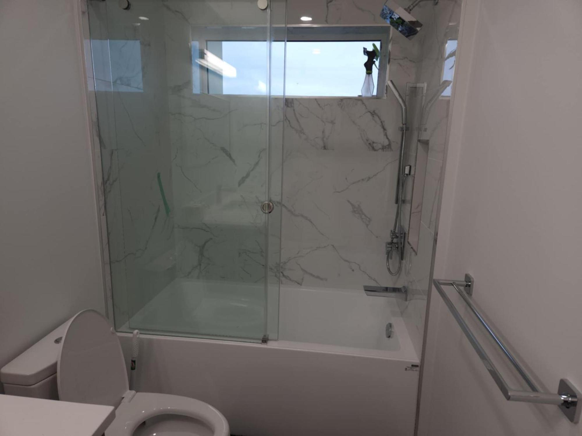 Signature Luxe Top-Floor Townhouse 2Br, 3Ba With Stunning Views 밴쿠버 외부 사진