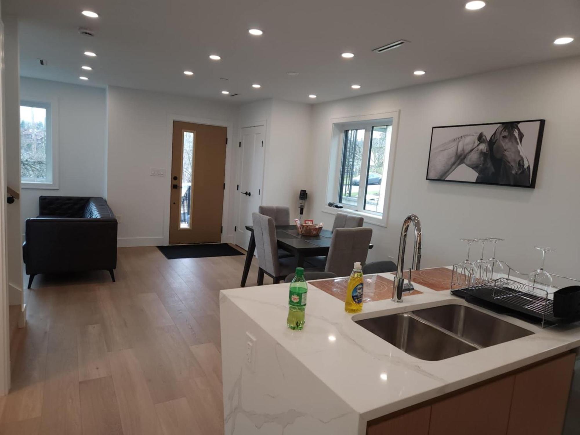 Signature Luxe Top-Floor Townhouse 2Br, 3Ba With Stunning Views 밴쿠버 외부 사진
